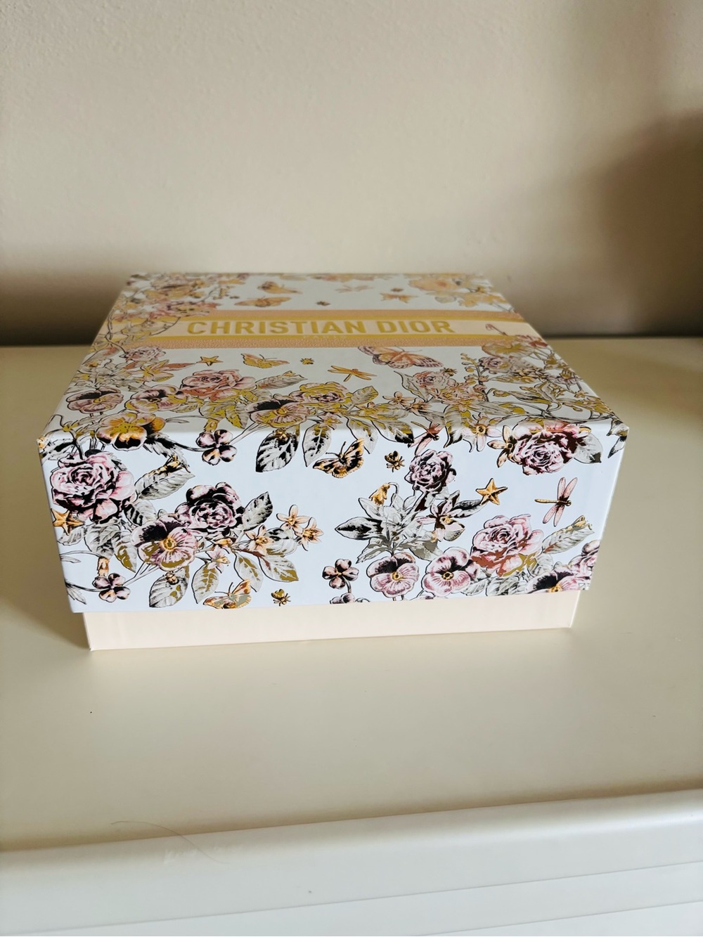 Dior Floral Pink and Gold Gift Box - Picture 4 of 4